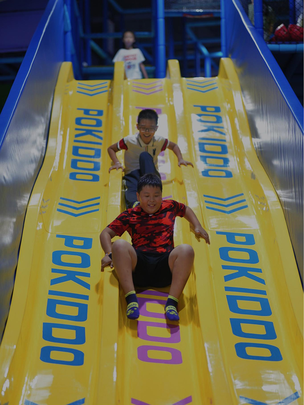 indoor playground slides 室内游乐场幻灯片