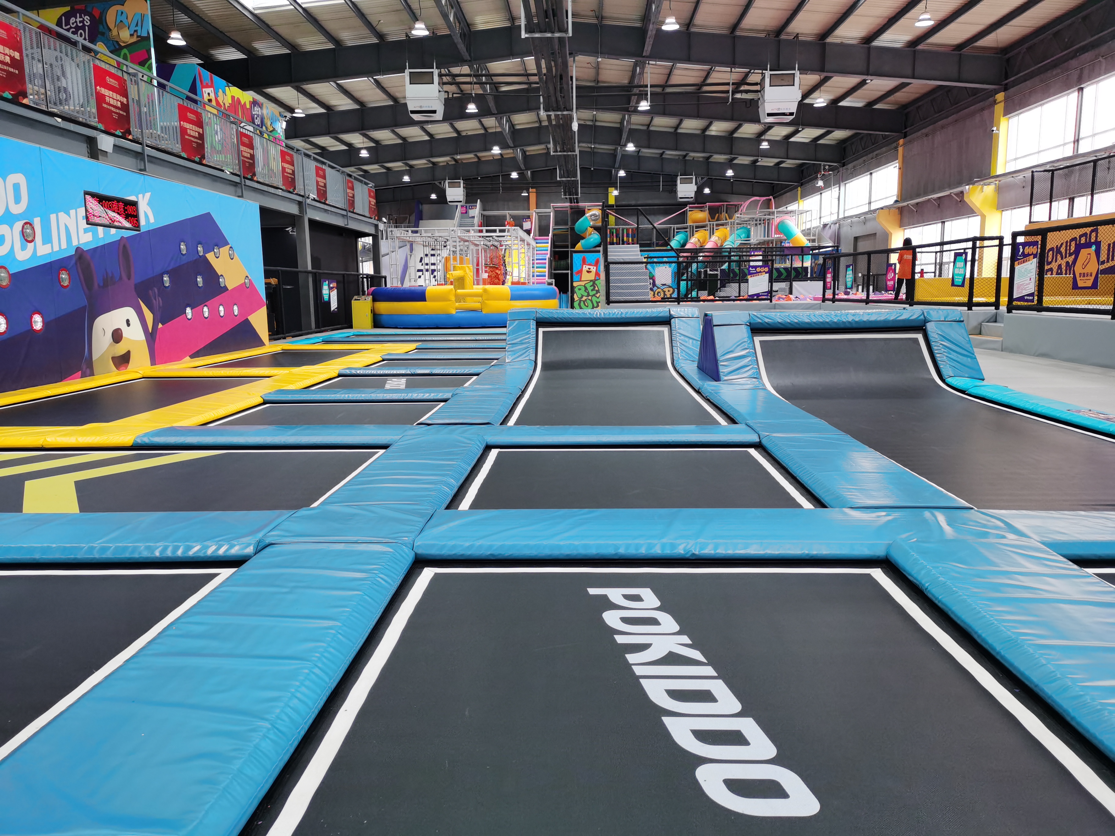 12B60050FCE8F46EFF397C8B2982E17