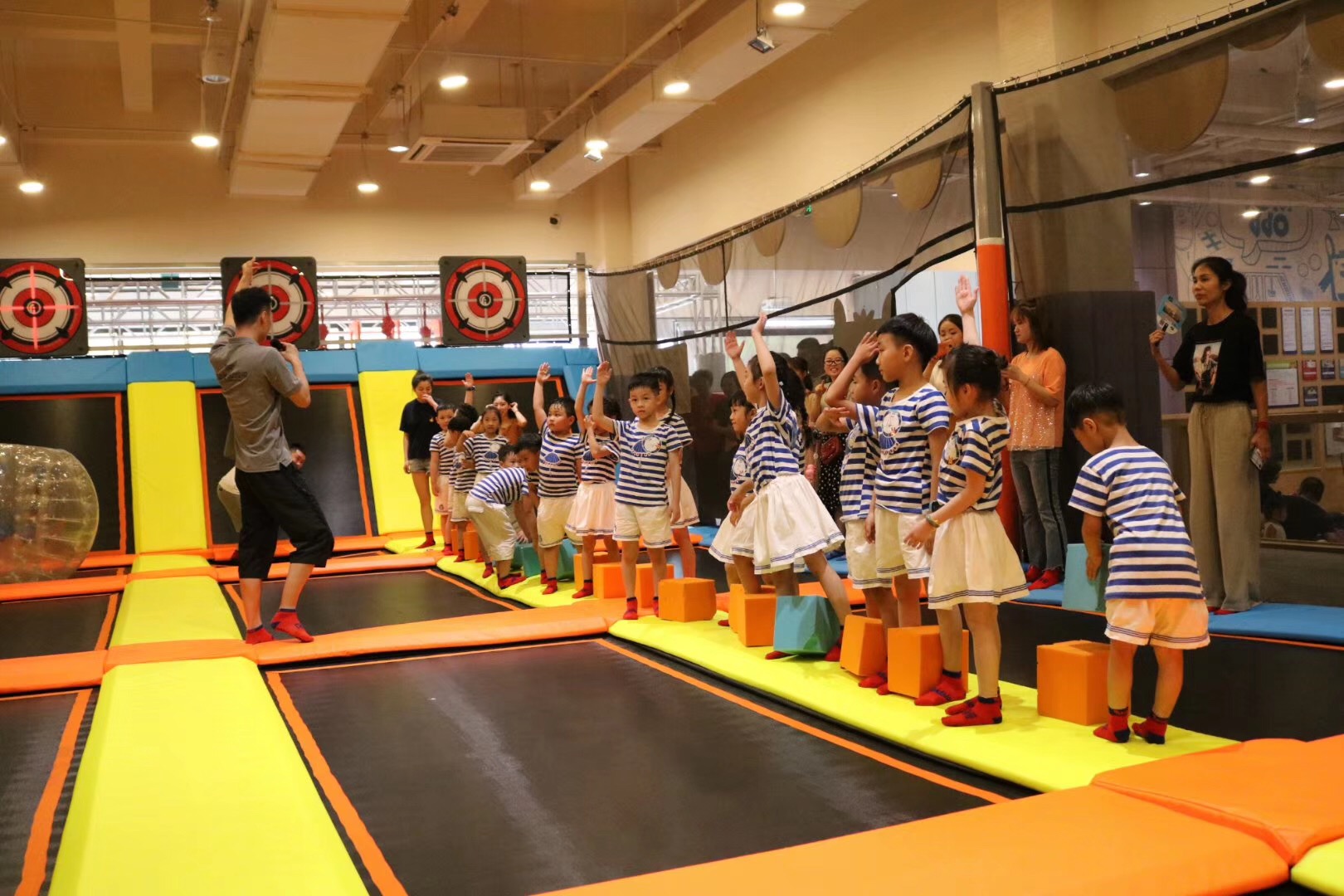 B0A039394B13BBADCF159F98557727A