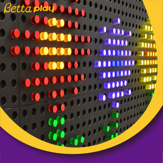 Bettaplay DIY巨大的明亮墙租赁