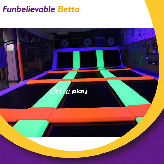 Bettaplay系列室内发光商业冒险蹦床公园