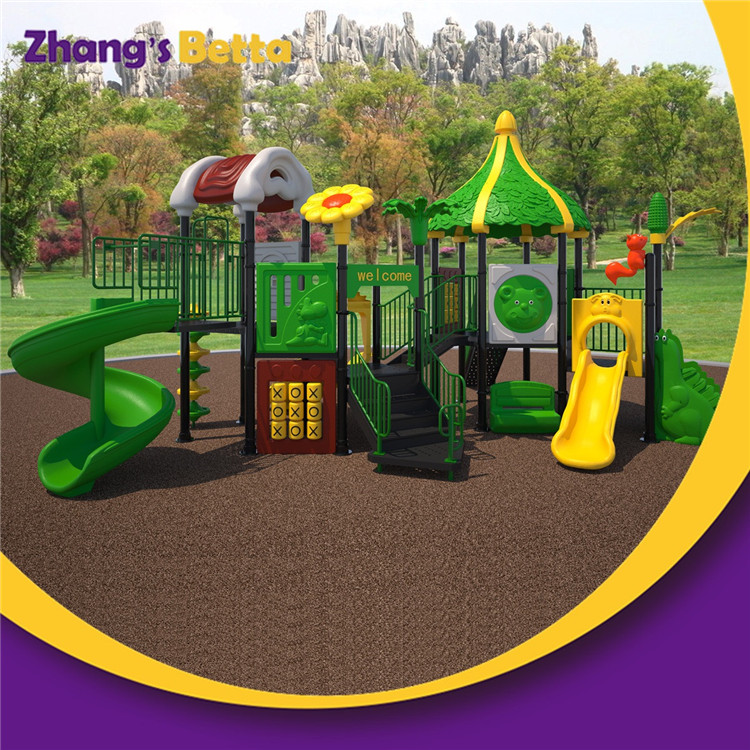 时尚的户外游乐场幻灯片