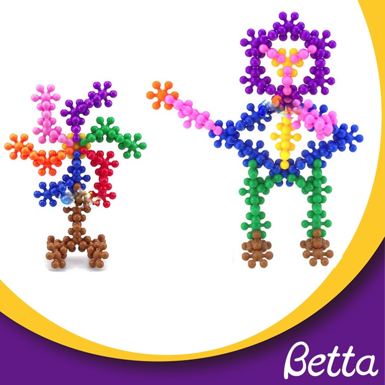bettaplay教育DIY塑料连接儿童的块。