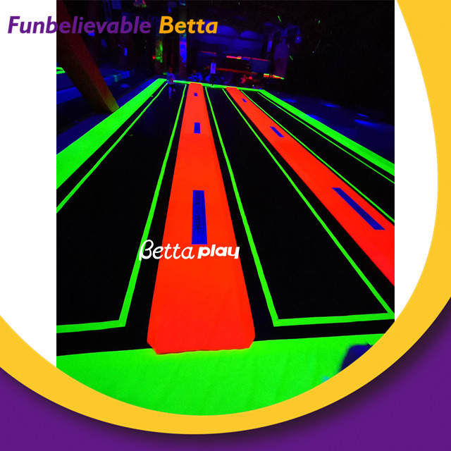 Bettaplay Glow室内运动成人Fun Park商业蹦床公园设备室内乐园 