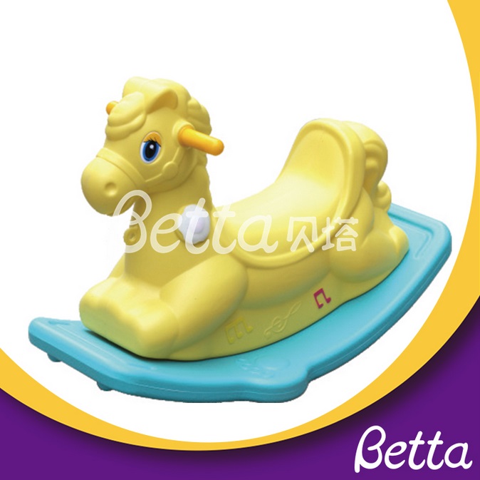 Bettaplay专业骑行动物玩具摇摆马待售。