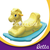 Bettaplay幼儿园设备五颜六色的卡通风格PE材料安全儿童骑动物