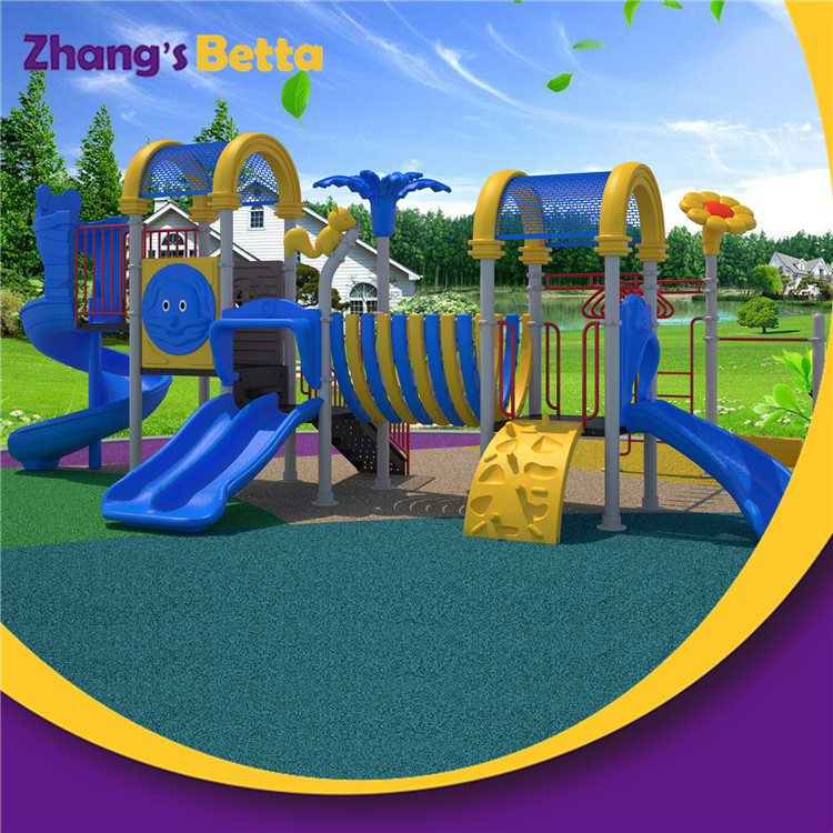 塑料游乐场设备弯曲幻灯片的儿童娱乐