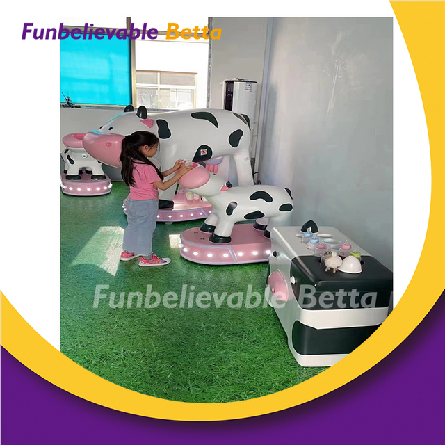 Bettaplay孩子互动游戏牛角色玩农场软玩具室内乐园 儿童乐园 kintergarten