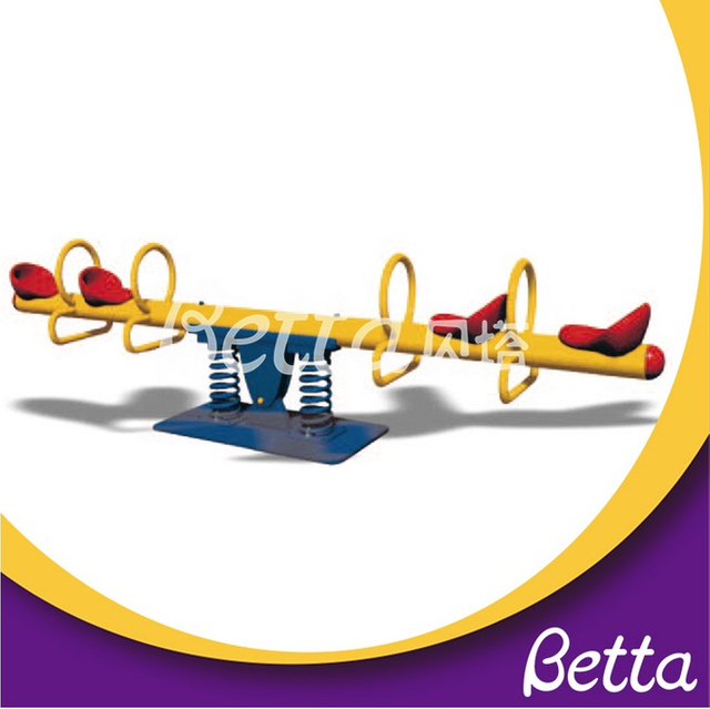 Bettaplay户外游乐场彩色Seesaw