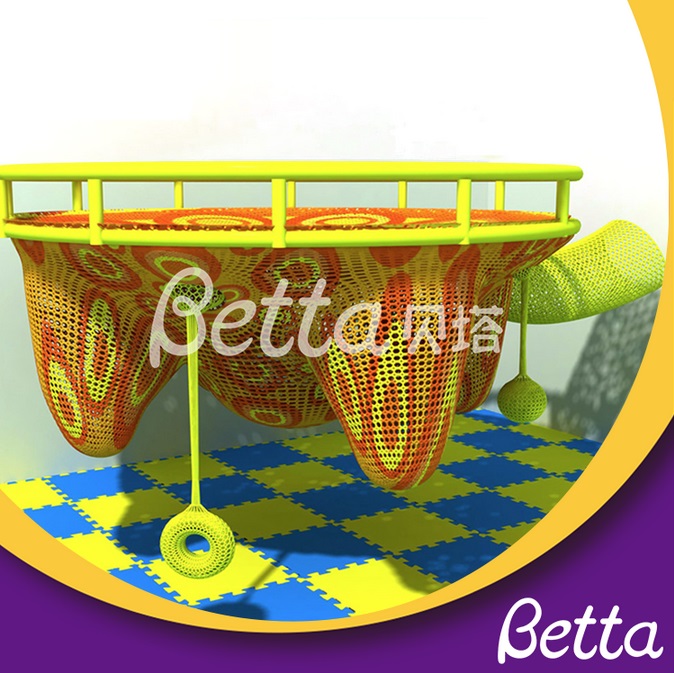 Bettaplay儿童游乐场钩针编织网。