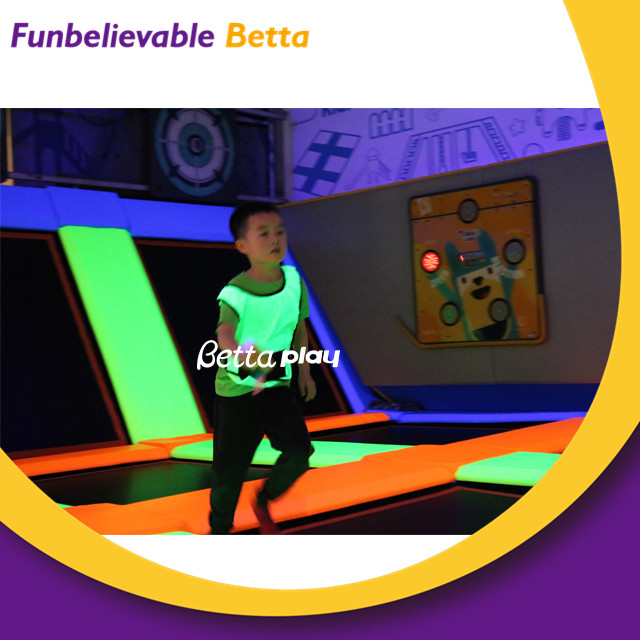 bettaplay荧光室内乐园儿童娱乐购物中心定制室内蹦床商业公园