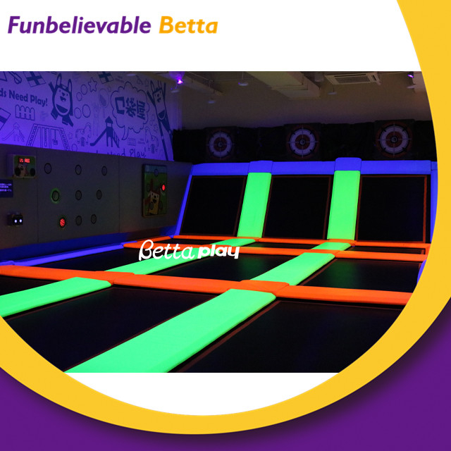 Bettaplay荧光工厂价格商业设备蹦床公园出售 