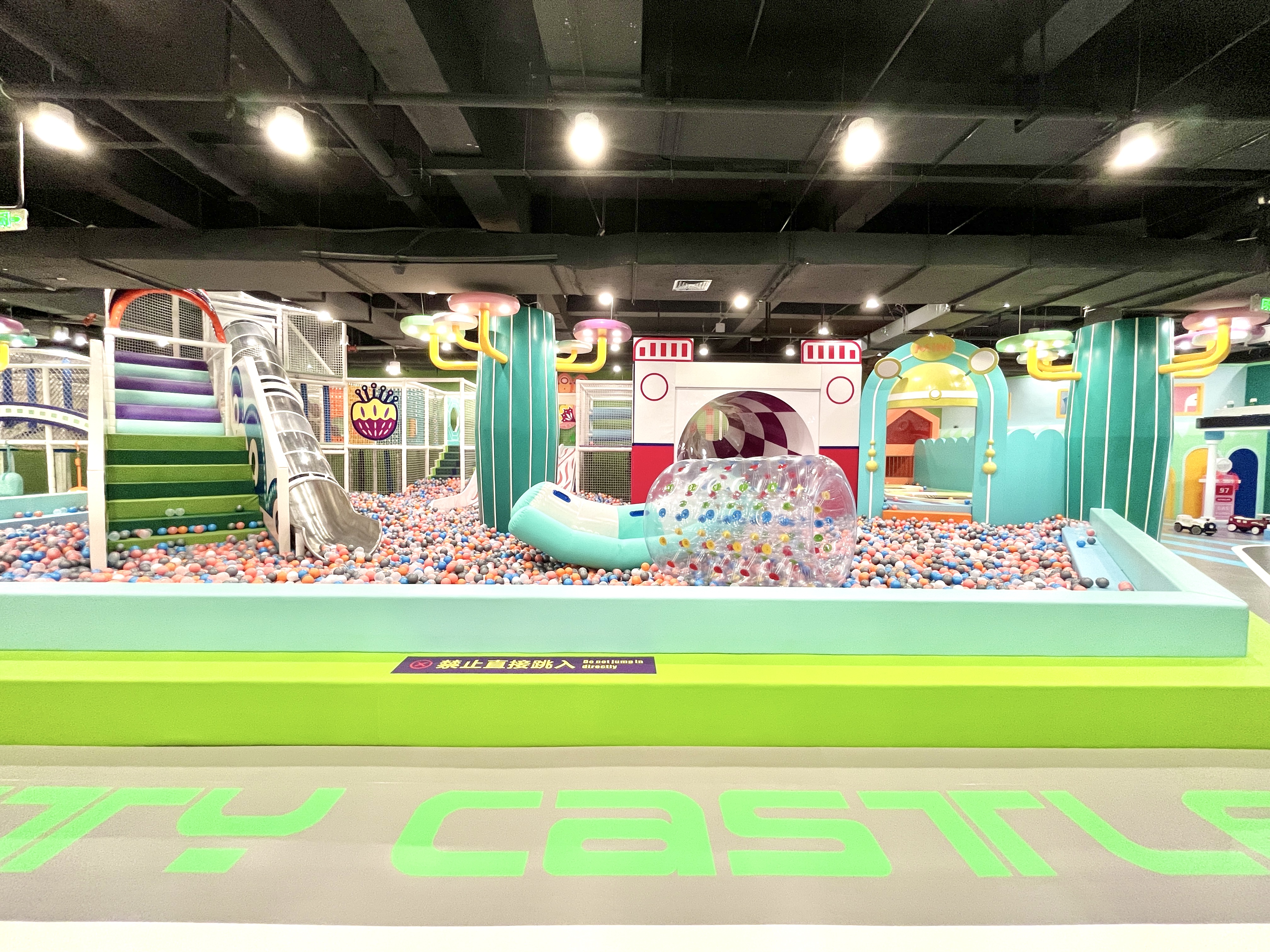 室内蹦床乐园