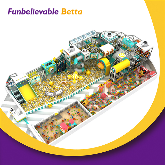 Bettaplay 650平方英尺的儿童室内软乐园设备带有角色玩具的大洋球坑