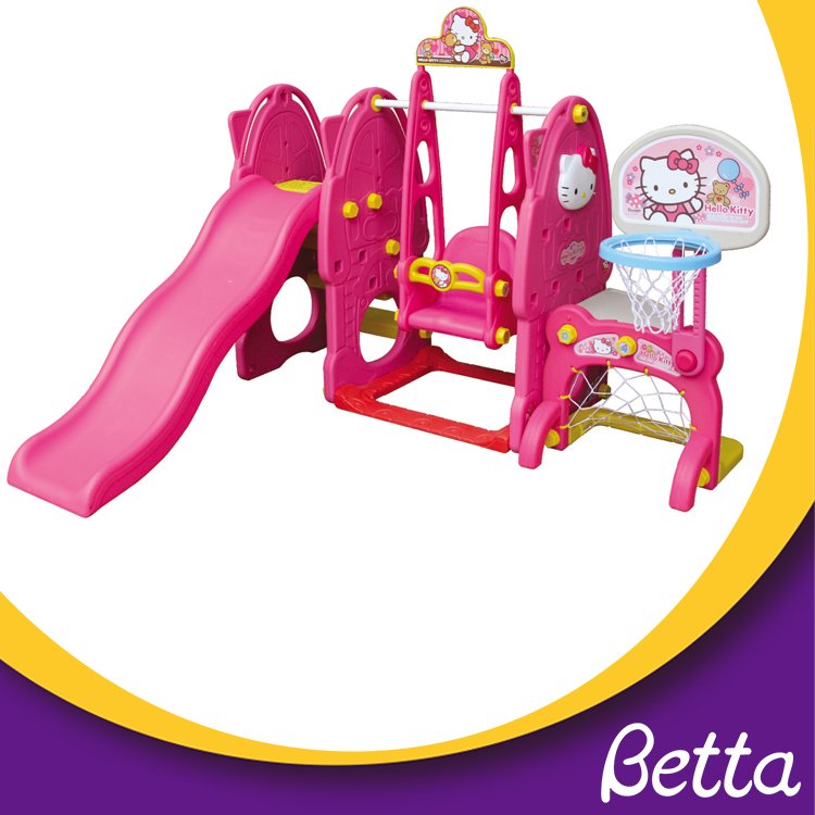  小孩子滑动和摇摆娱乐集