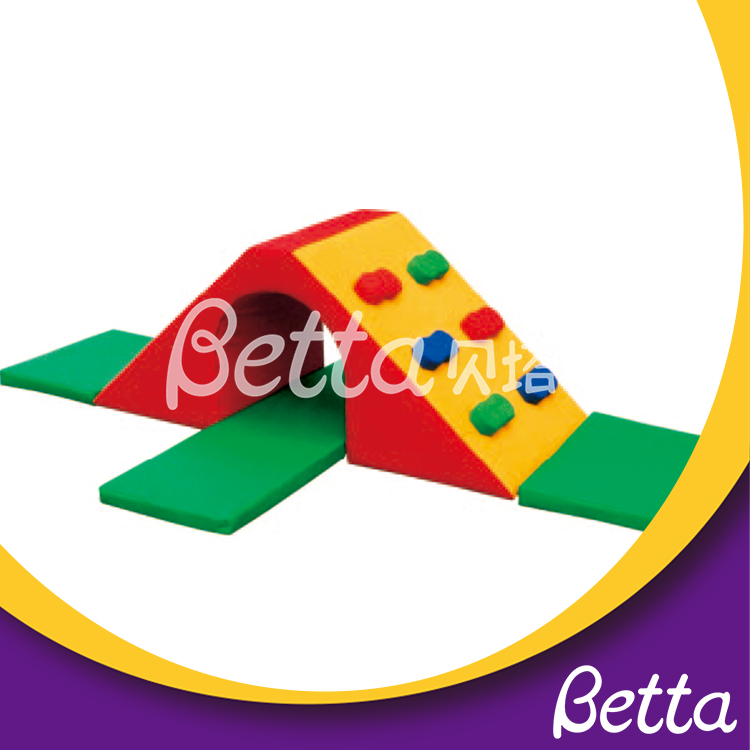 Bettaplay设计安全室内软体游乐套装。