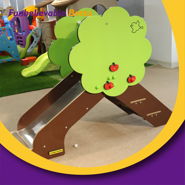 Bettaplay幼儿园幻灯片户外儿童乐园设备小型PE板滑梯