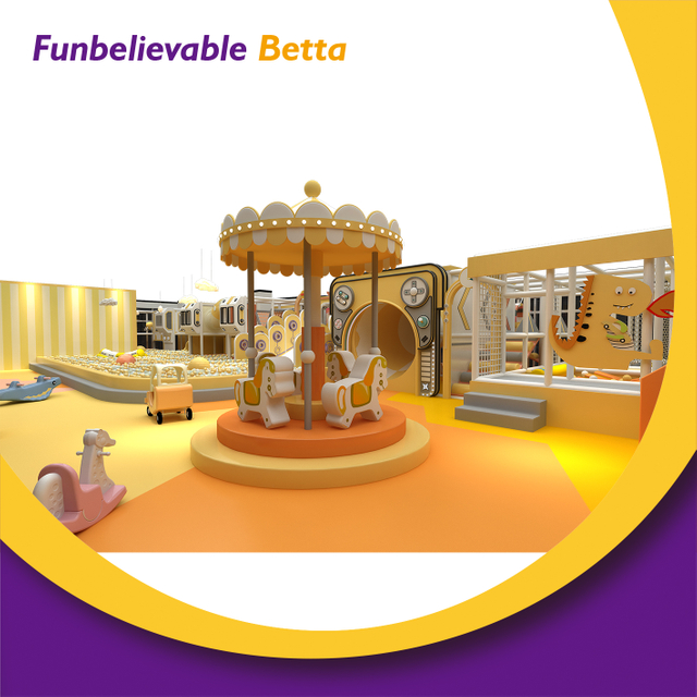 Bettaplay650m²室内幼儿园粉红色和黄色主题乐园与儿童游乐园的冒险乐趣一起跳跃