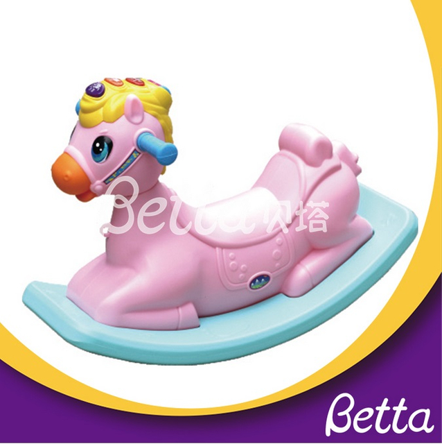 Bettaplay幼儿园设备五颜六色的卡通风格PE材料安全儿童骑动物