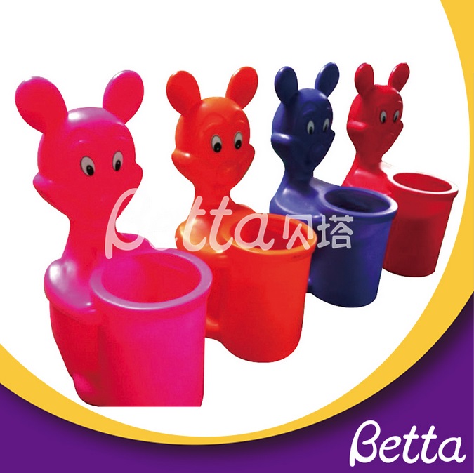 Bettaplay耐用的彩色兔子形状塑料垃圾bin.jpg