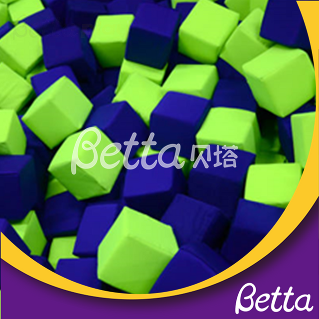 Bettaplay泡沫立方体盖和泡沫坑的泡沫立方体在室内游乐场