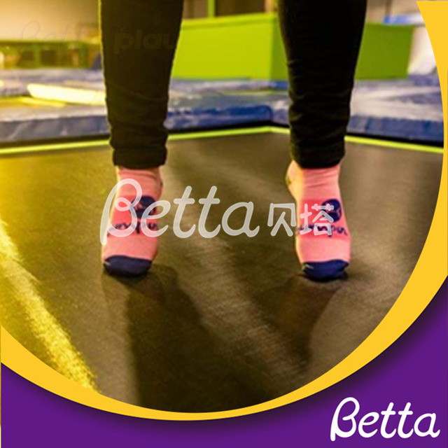 Betta蹦床制造商生产可定制的蹦床袜子式棉花袜