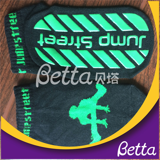 Bettaplay热销售蹦床握把儿童和成人的袜子 