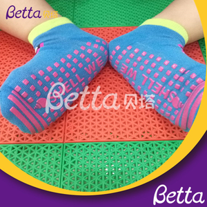 2019年Betta批发非滑袜子瑜伽蹦床袜子制造商