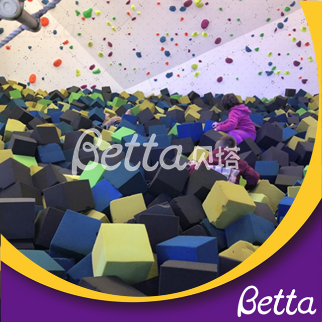 Bettaplay泡沫立方体盖和泡沫坑的泡沫立方体在室内游乐场